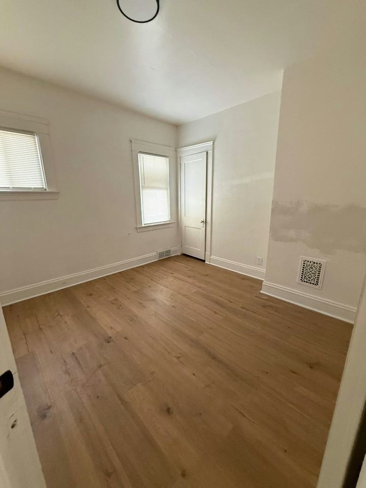 3410 East 135th Street, Unit A - Photo 6 of 7