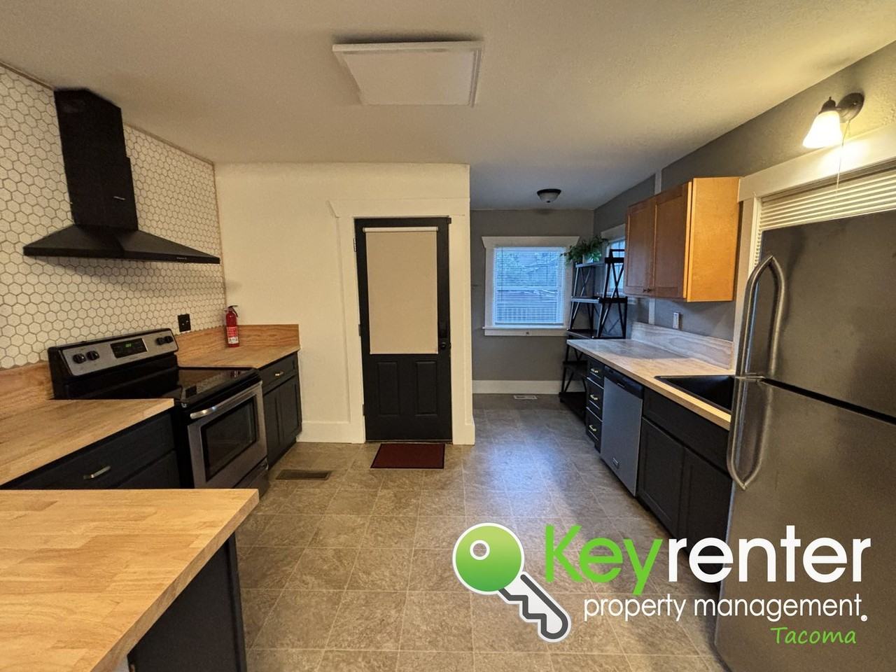 3908 S Thompson Ave - Photo 6 of 26