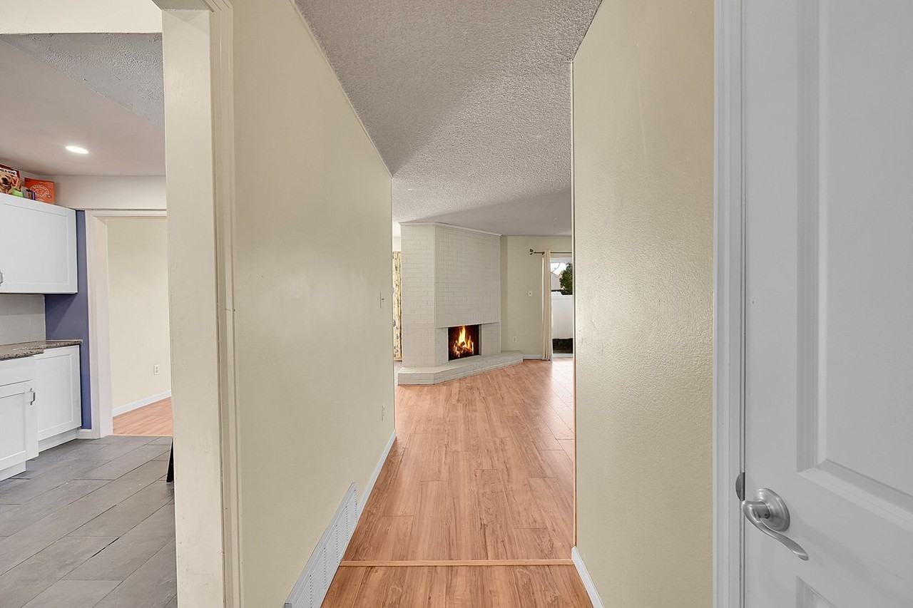 7106 S Vine Cir E - Photo 4 of 26