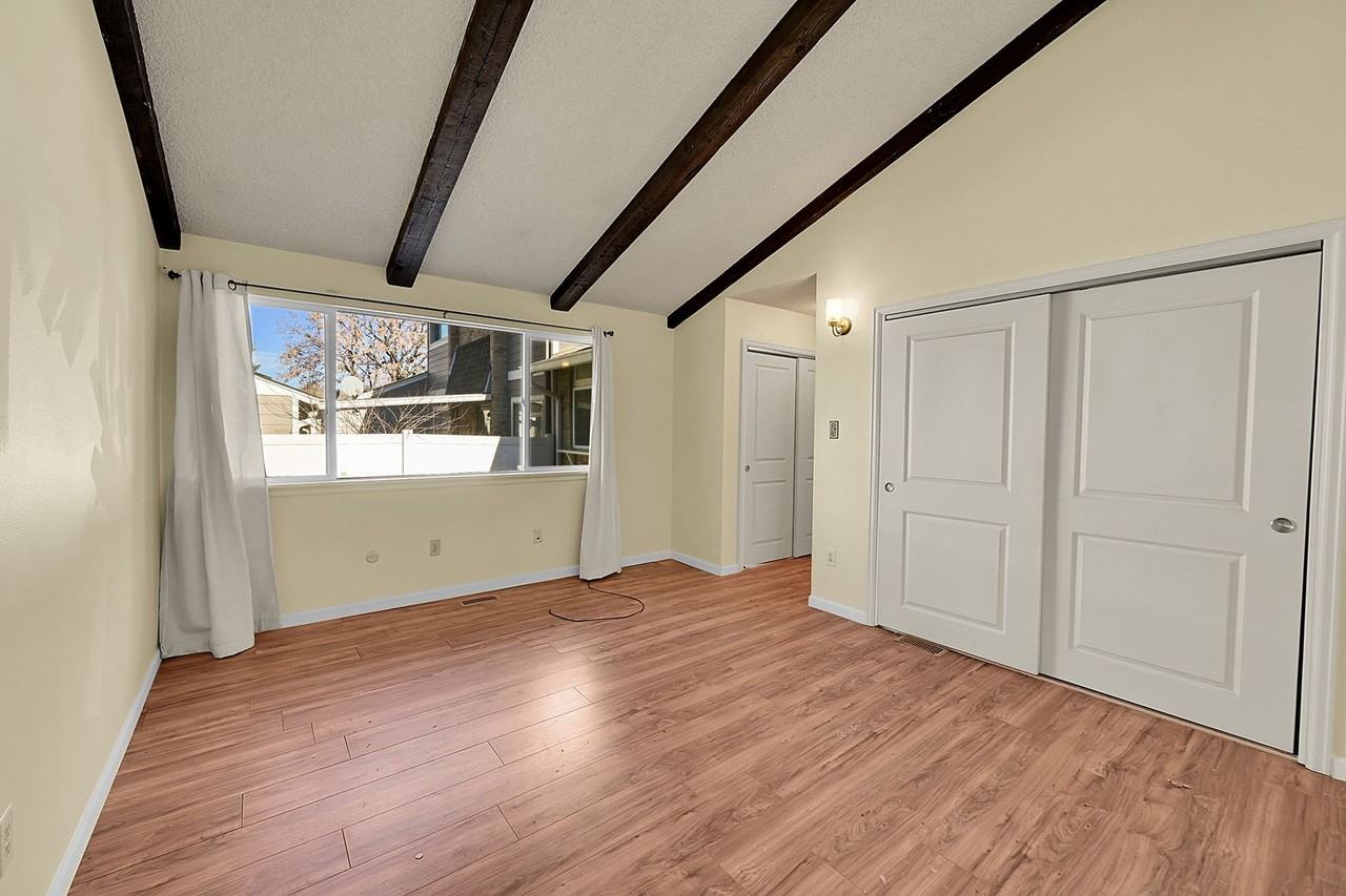 7106 S Vine Cir E - Photo 6 of 26