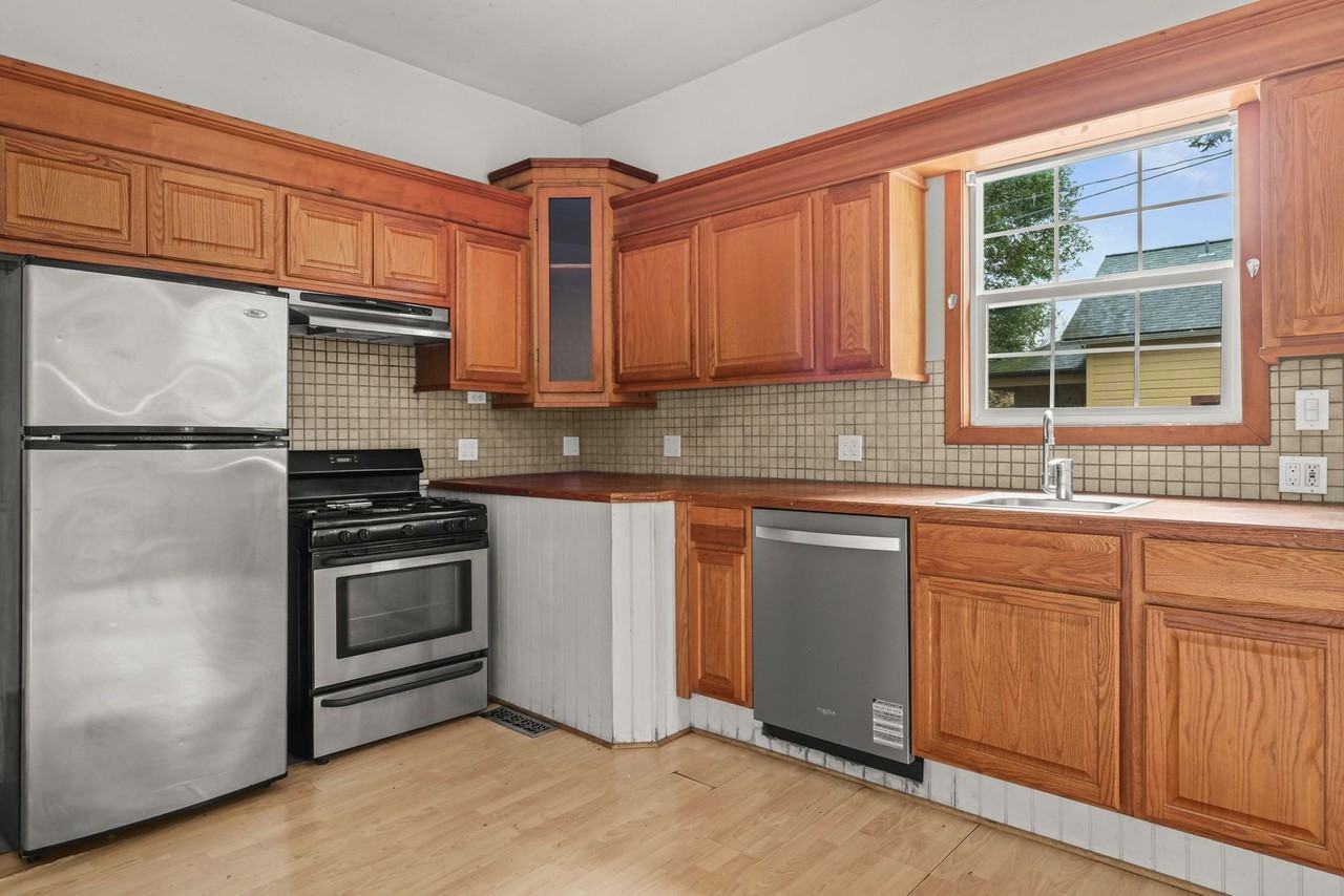 70 Ne Tillamook St - Photo 3 of 33