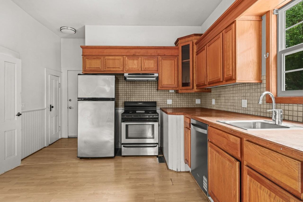 70 Ne Tillamook St - Photo 4 of 33