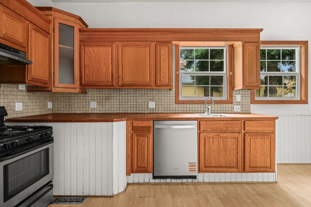 70 Ne Tillamook St - Photo 5 of 33