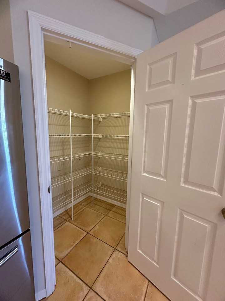 4020 Sw 7th Pl - Photo 7 of 19