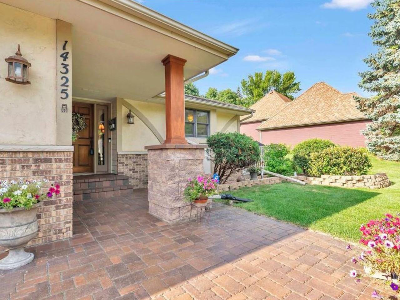 14325 44th Ave N - Photo 5 of 34