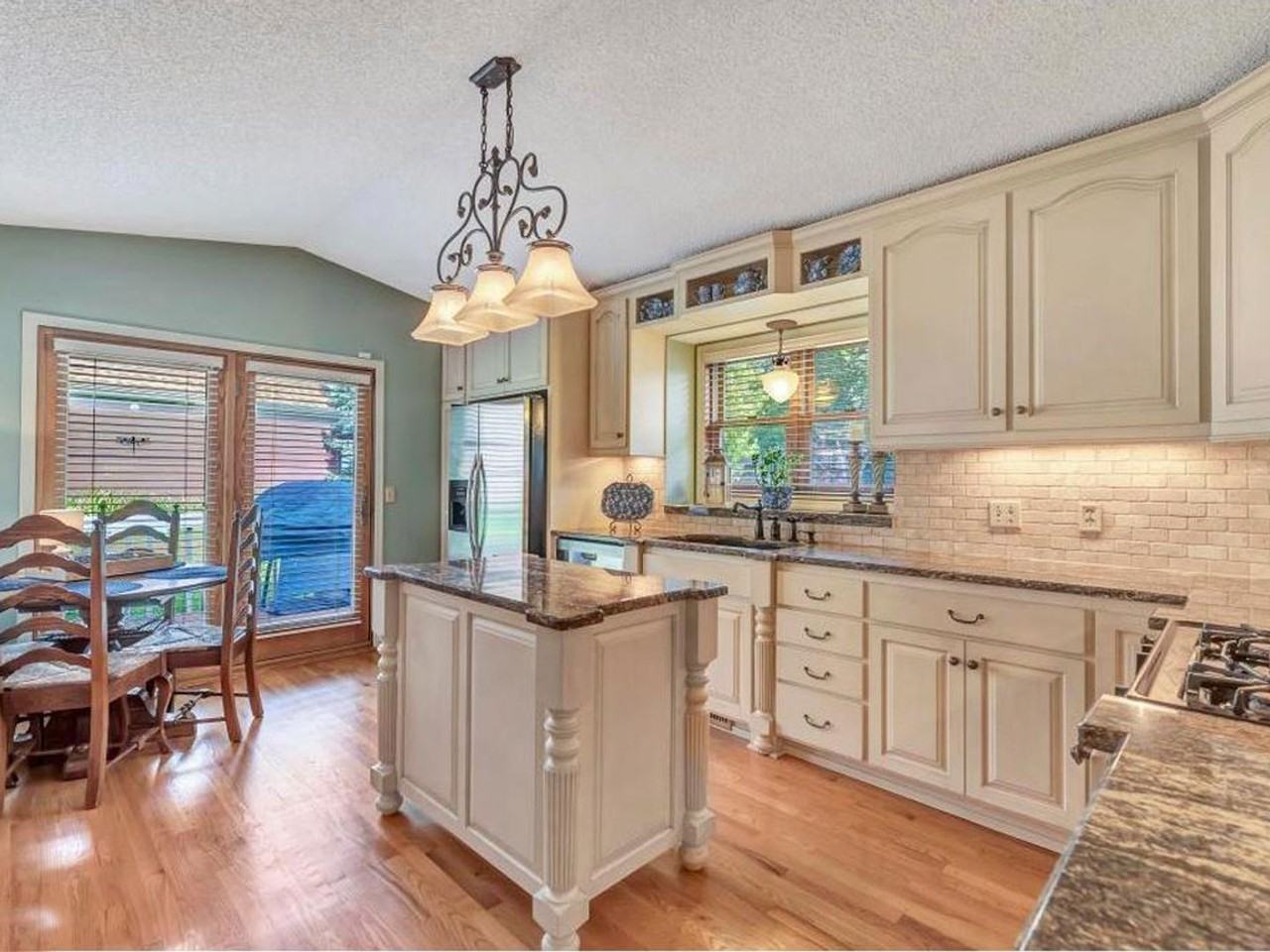 14325 44th Ave N - Photo 7 of 34