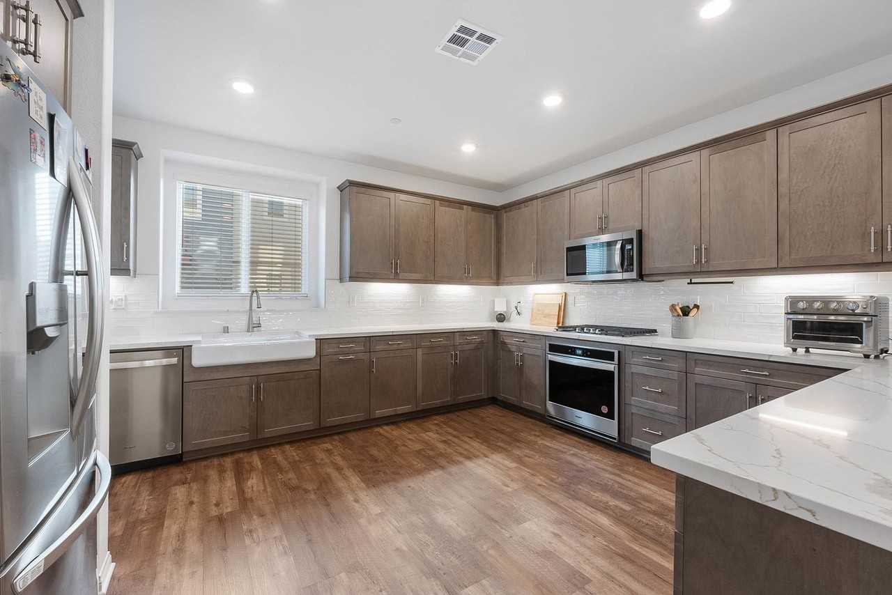 749 Daniel Freeman Cir - Photo 5 of 30