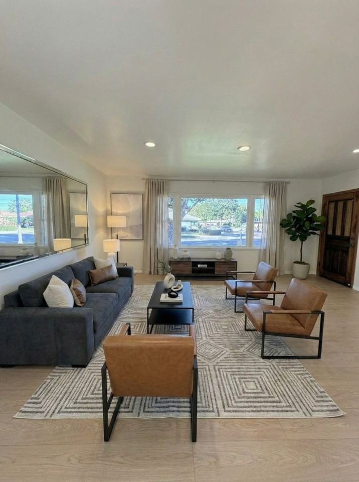 826 S Clementine St - Photo 2 of 26