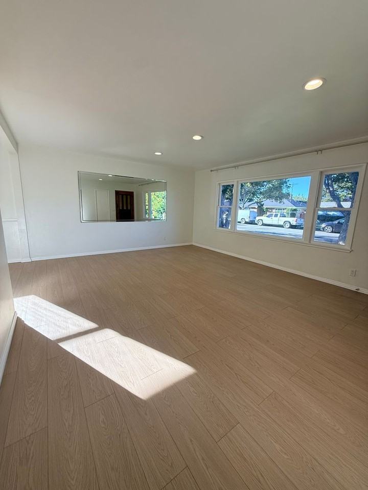 826 S Clementine St - Photo 4 of 26