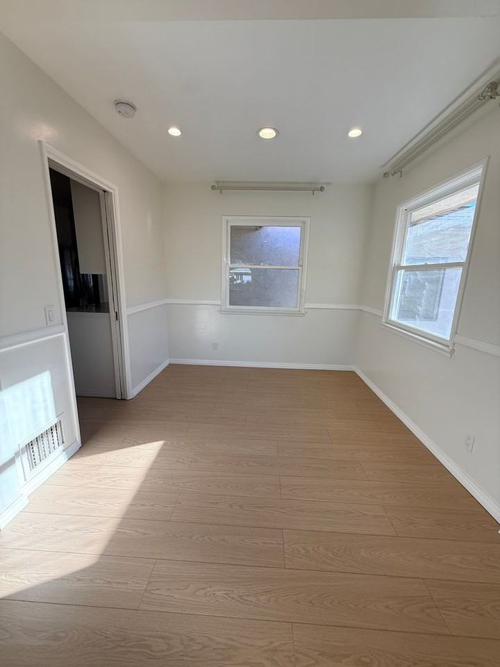 826 S Clementine St - Photo 6 of 26