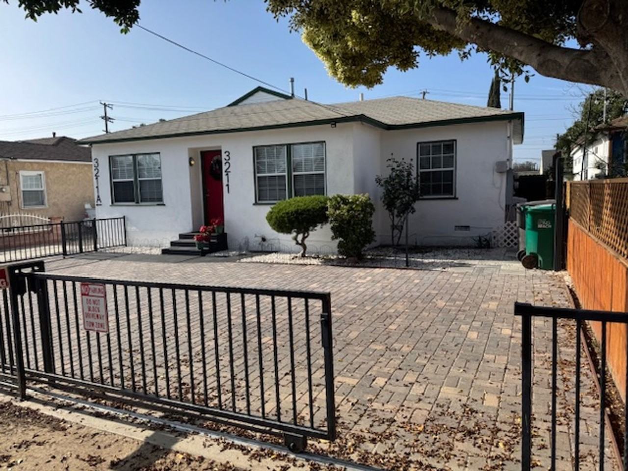 3211 N Park Ln - Photo 2 of 40