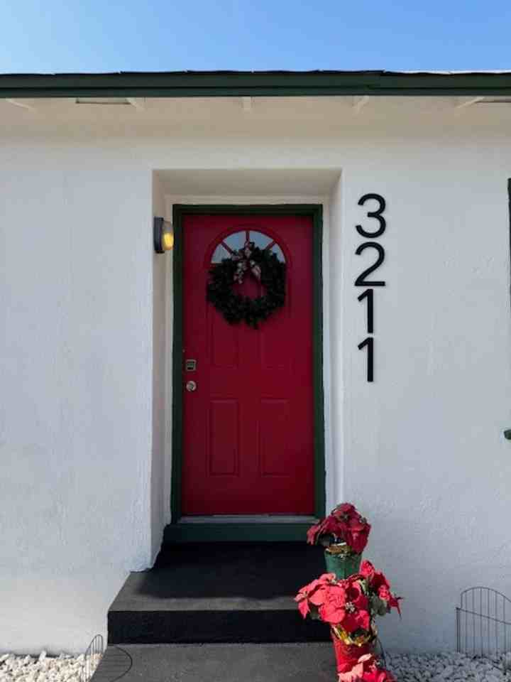 3211 N Park Ln - Photo 3 of 40