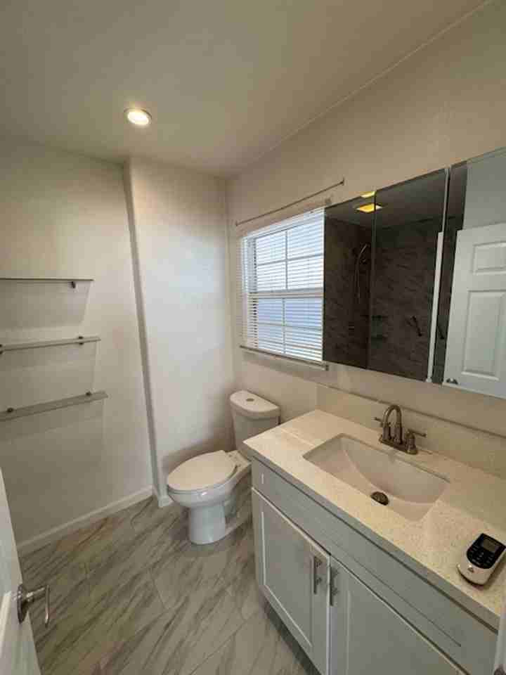 3211 N Park Ln - Photo 3 of 40
