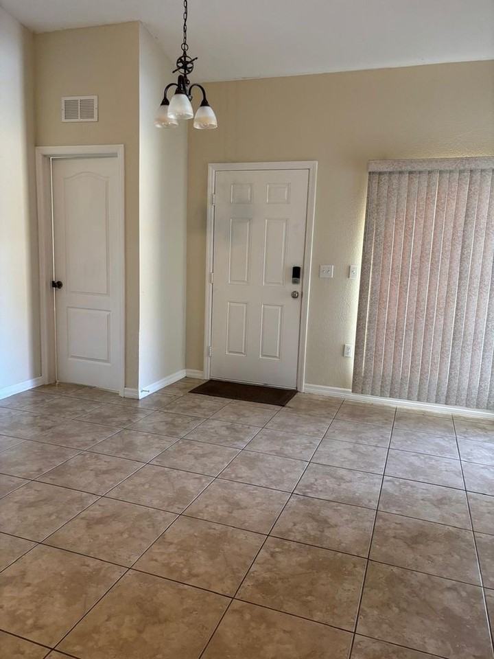 616 Valencia Ct - Photo 2 of 20