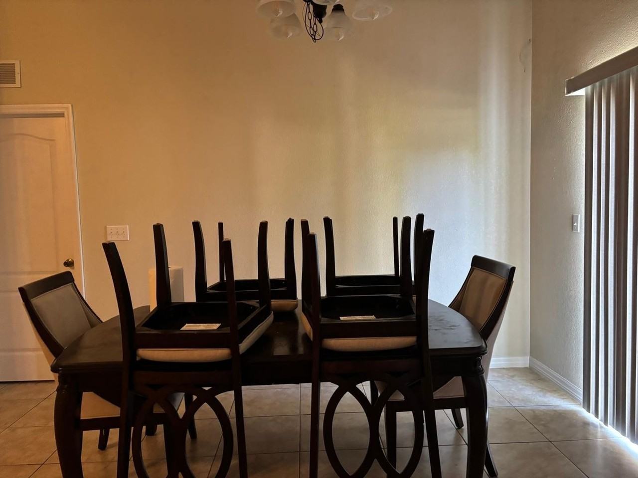 616 Valencia Ct - Photo 4 of 20