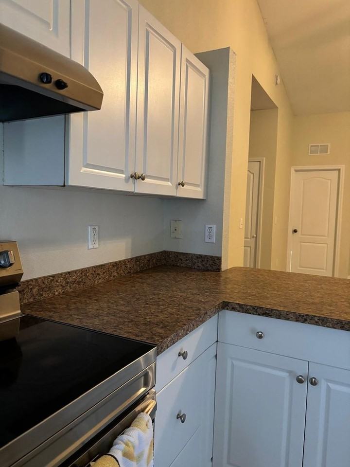 616 Valencia Ct - Photo 7 of 20