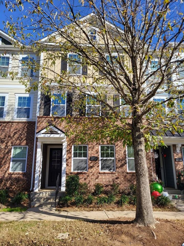 16728 Summers Walk Blvd