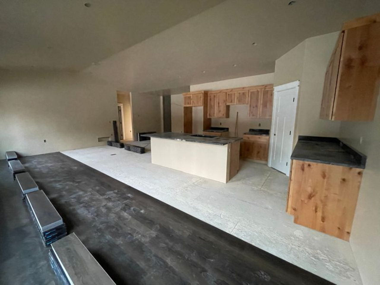 7493 7493 N. Paw St - Photo 4 of 19