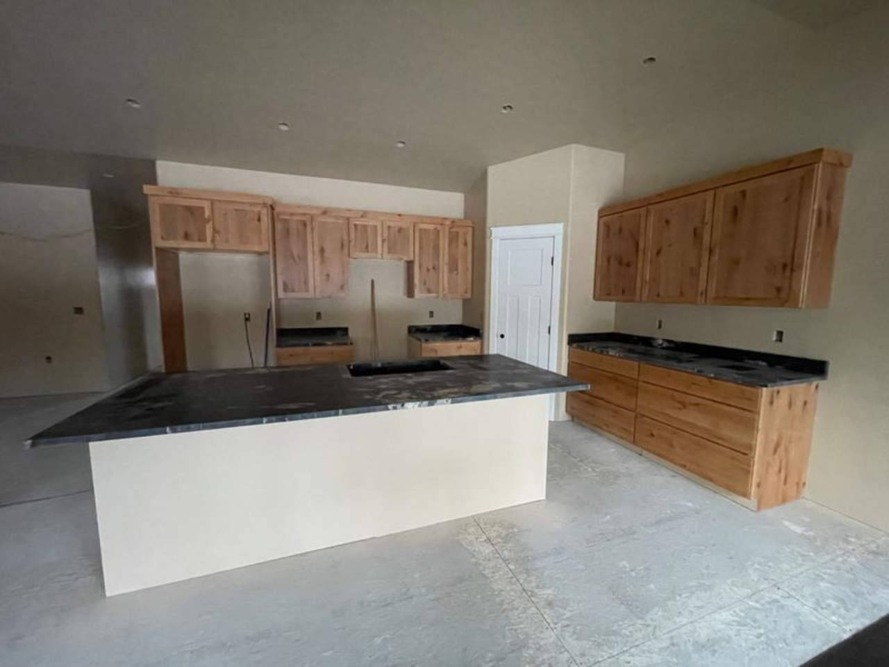 7493 7493 N. Paw St - Photo 5 of 19