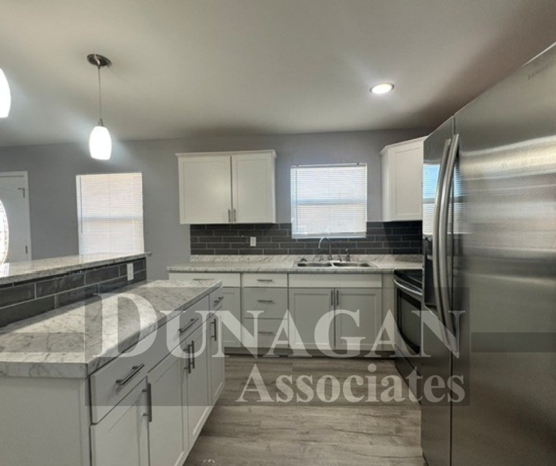 4809 Adobe St - Photo 6 of 11