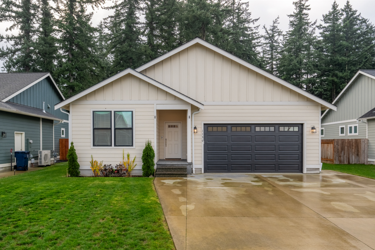 1136 Falcon Ct - Photo 2 of 19