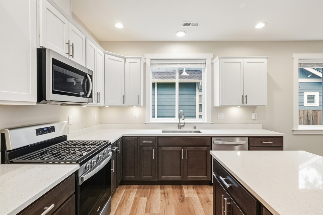 1136 Falcon Ct - Photo 4 of 19