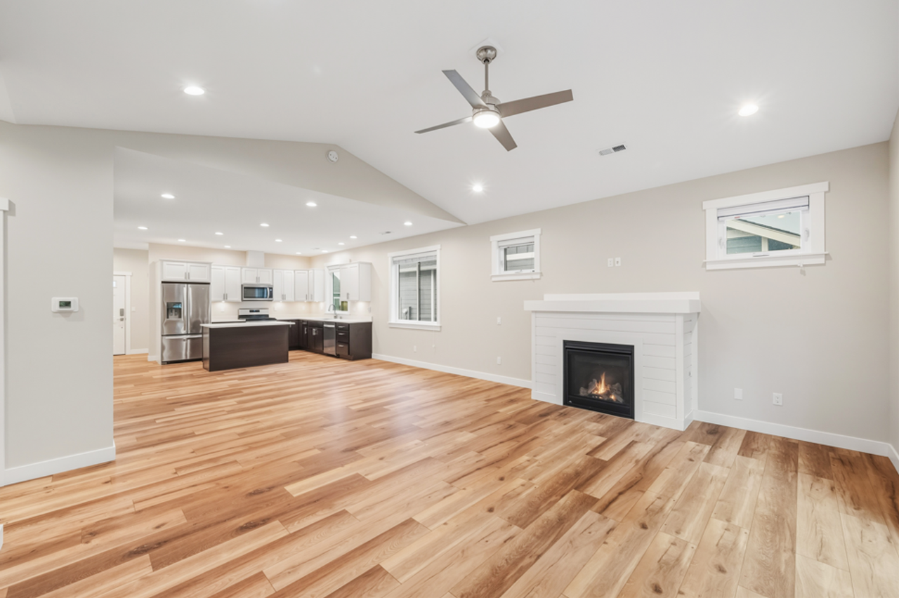 1136 Falcon Ct - Photo 5 of 19