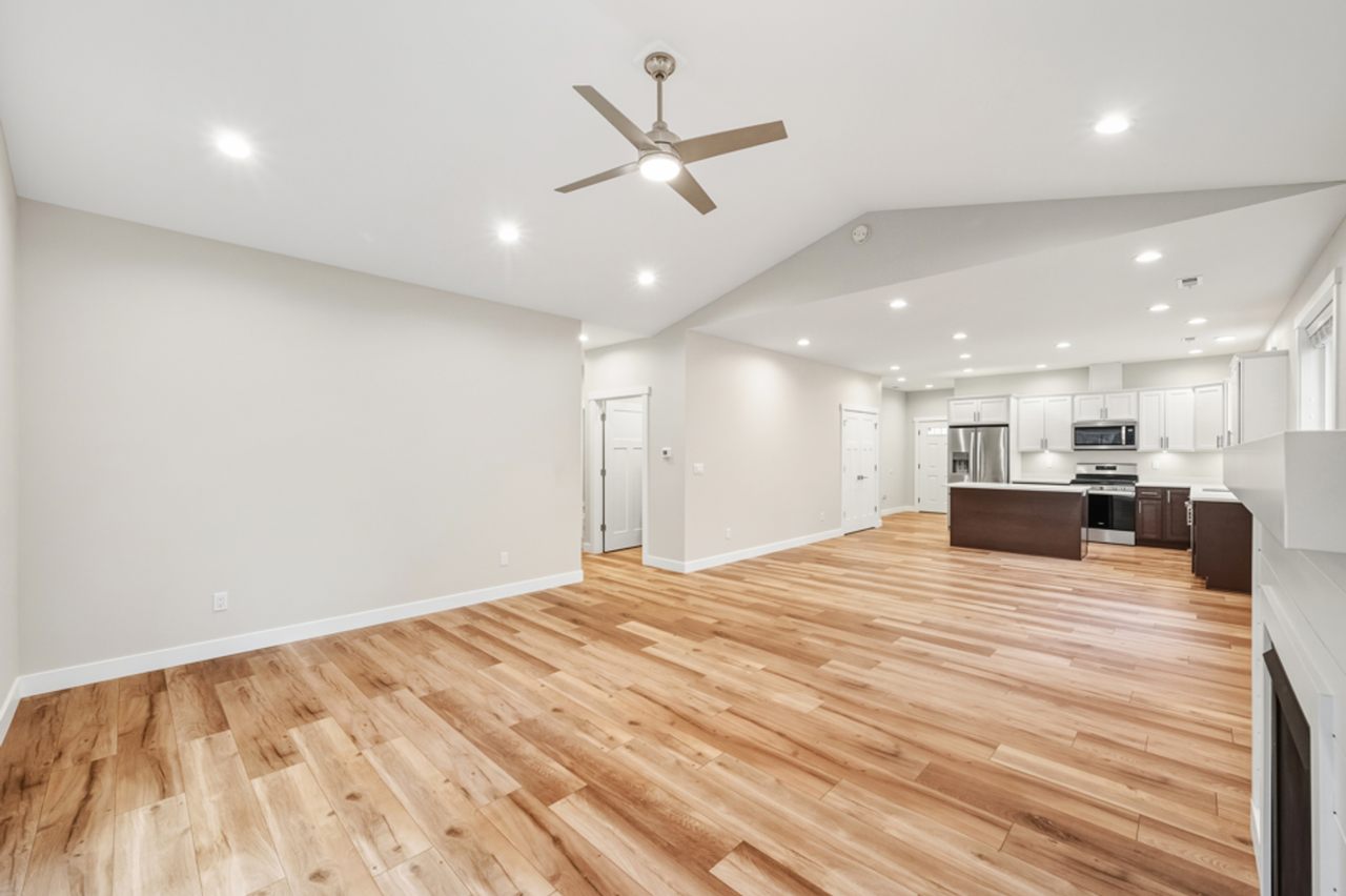 1136 Falcon Ct - Photo 6 of 19