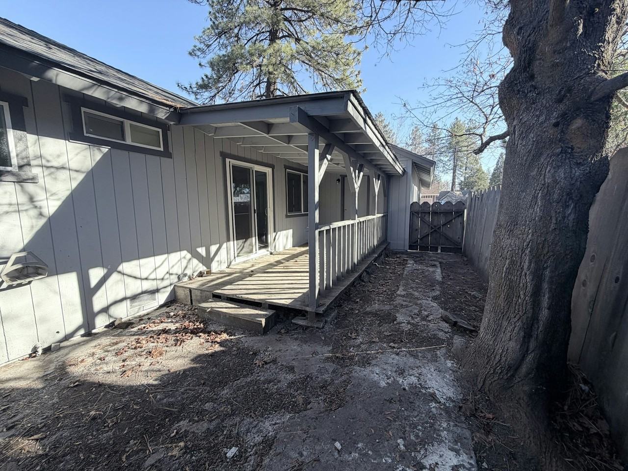 670 Pine Way - Photo 3 of 19