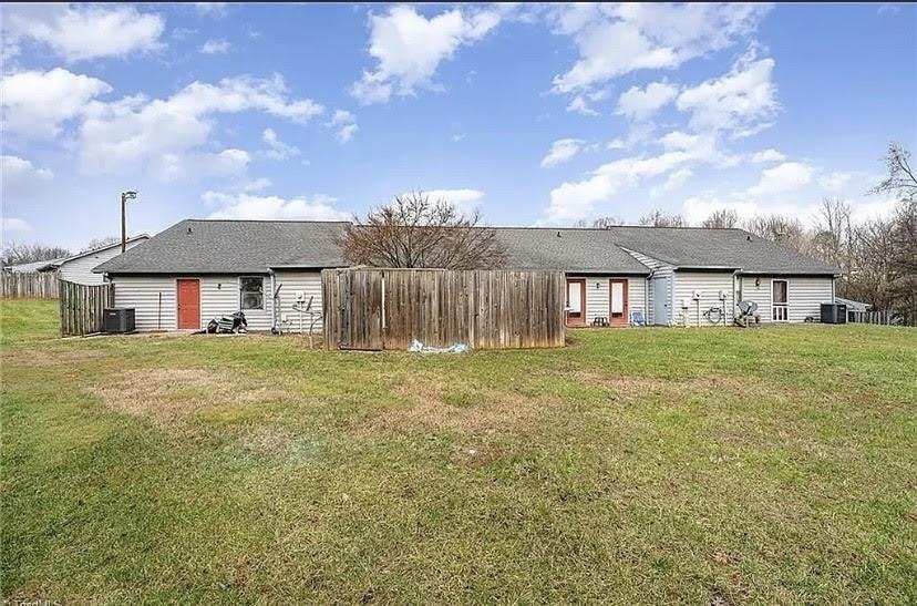 1620 Windsong Ct - Photo 2 of 18