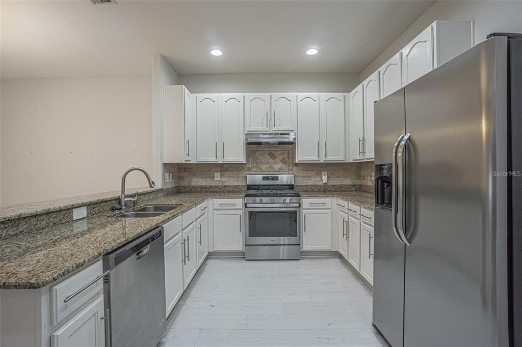 31912 Turkeyhill Dr #31912 - Photo 5 of 27