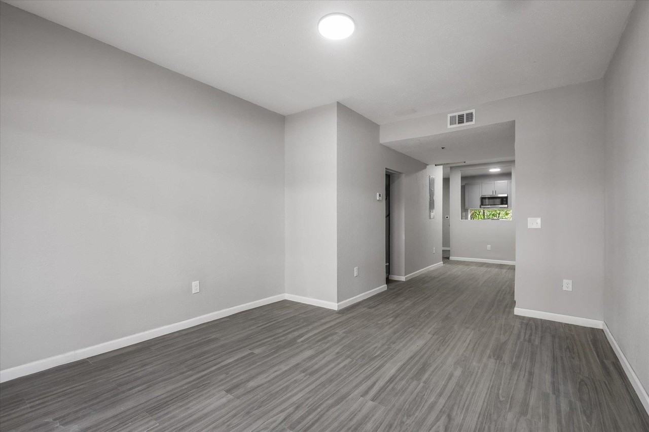 401 Putnam Dr #401-1434 - Photo 2 of 18