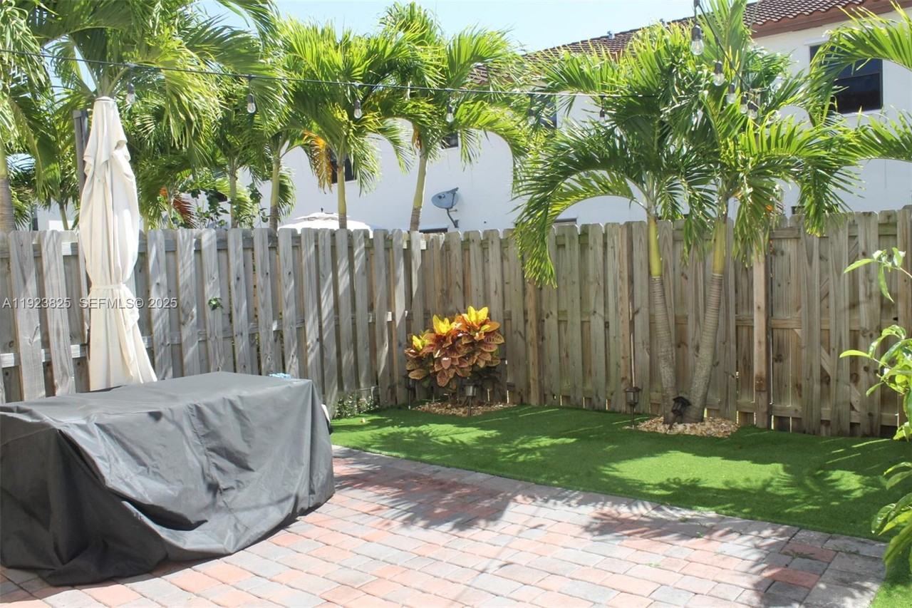 17441 Sw 153rd Ct - Photo 2 of 27