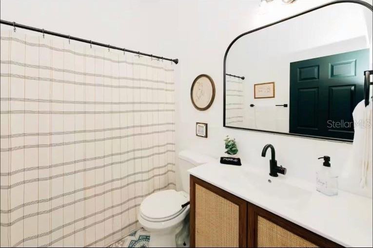 2705 N Oakdale Ave #2705 - Photo 2 of 39