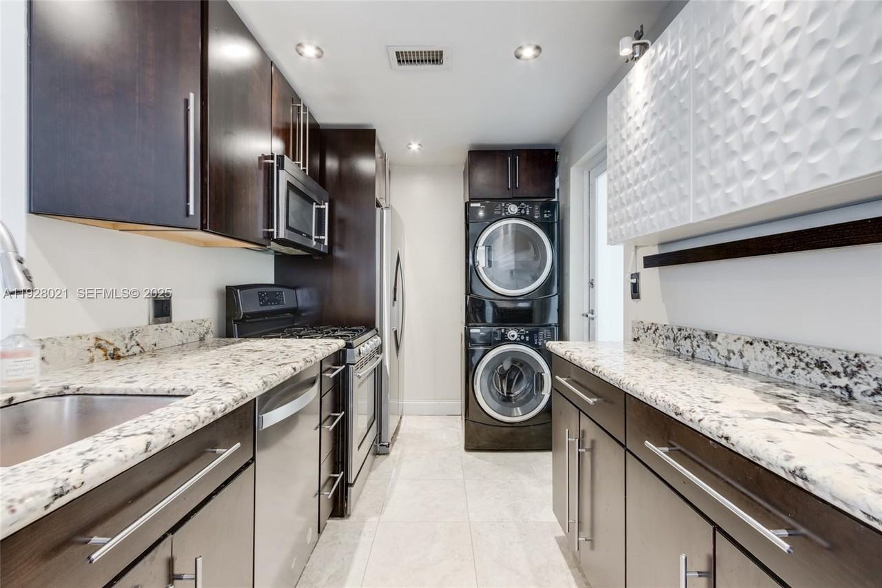 1110 Venetian Way #11101A - Photo 5 of 19