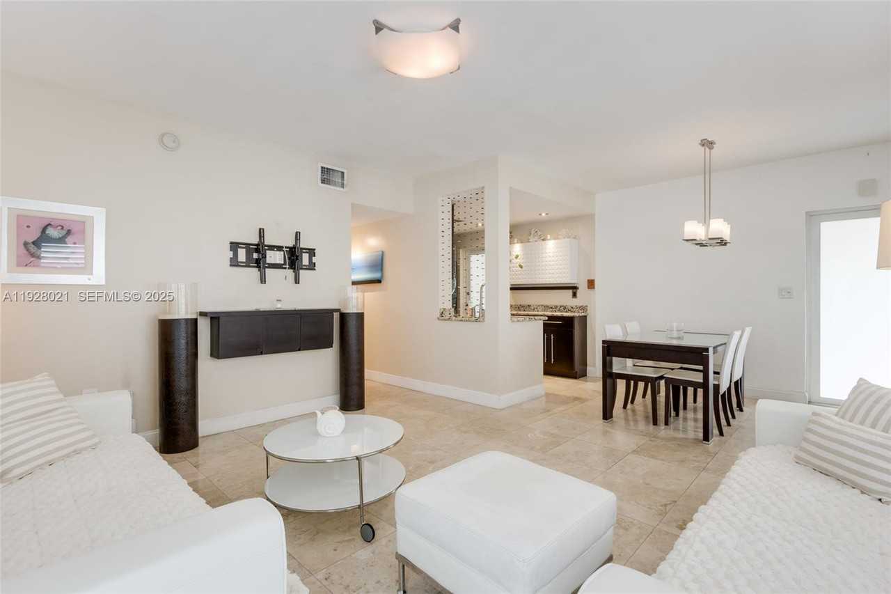 1110 Venetian Way #11101A - Photo 7 of 19