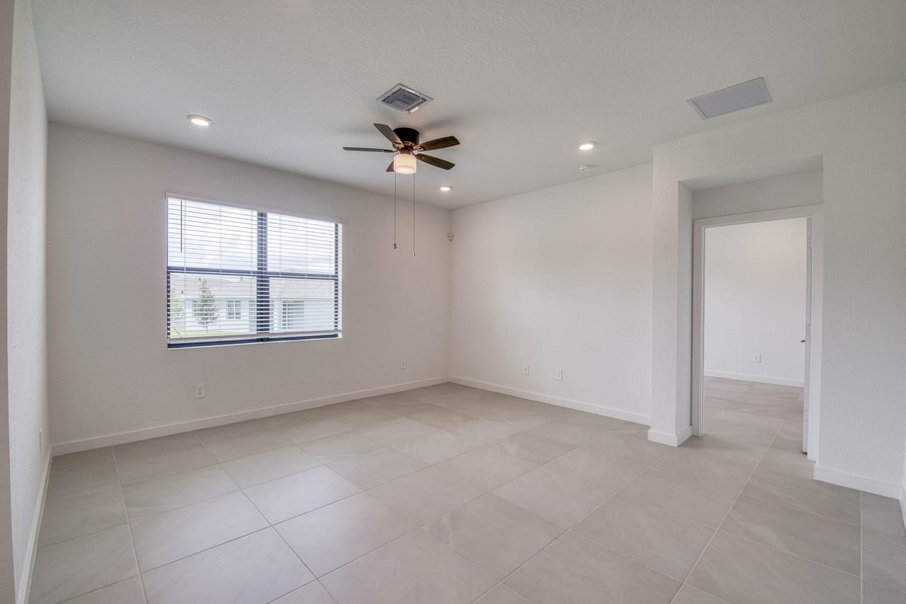 2071 Ne Cedar St #2071 - Photo 3 of 34