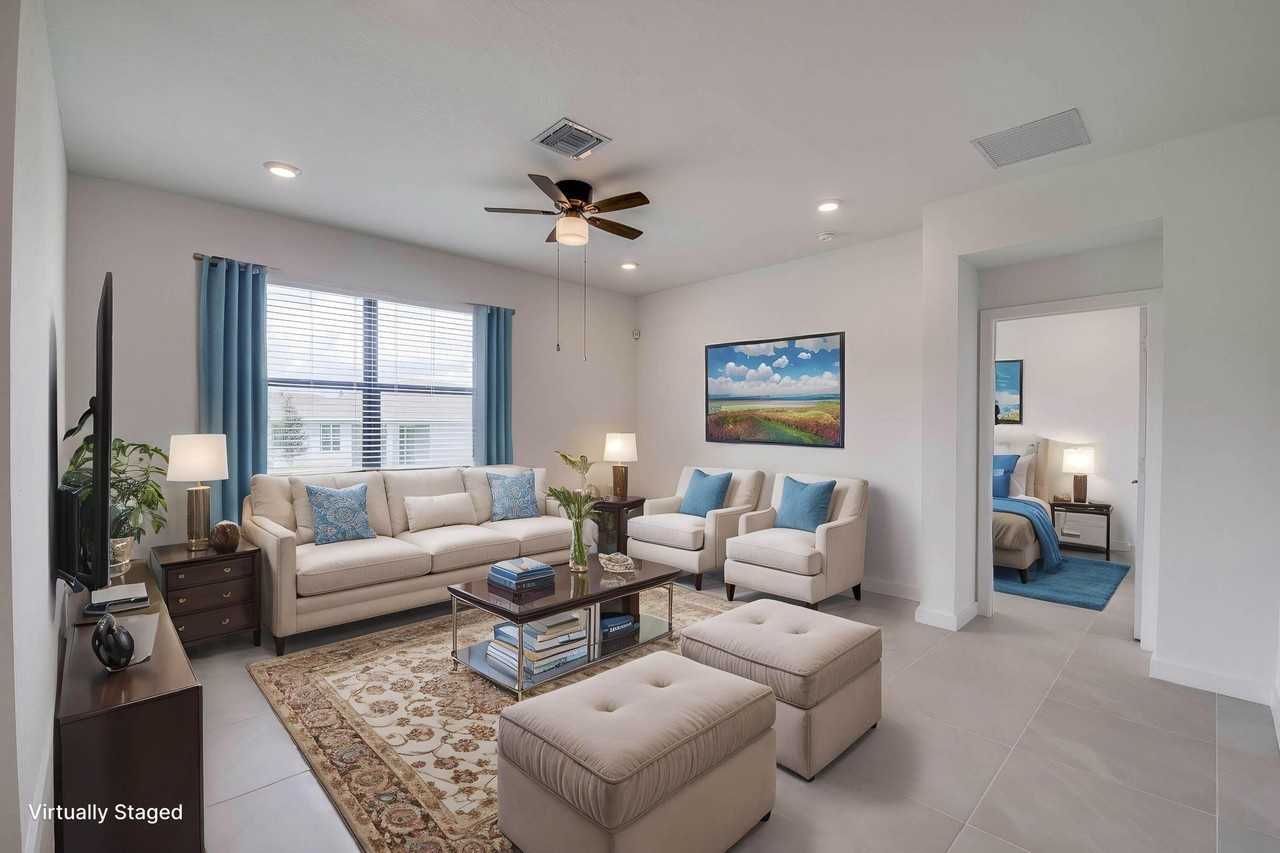 2071 Ne Cedar St #2071 - Photo 4 of 34