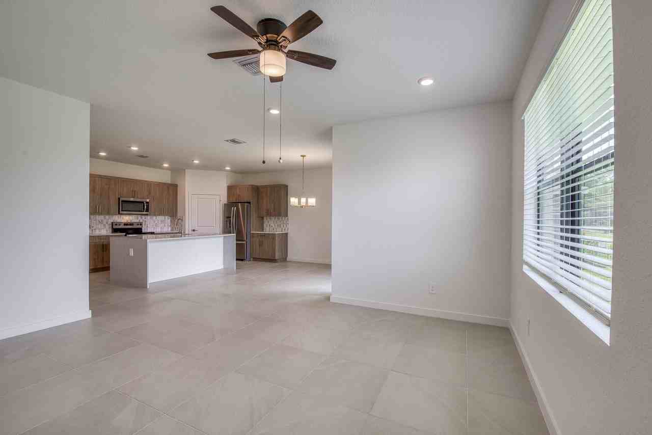 2071 Ne Cedar St #2071 - Photo 6 of 34