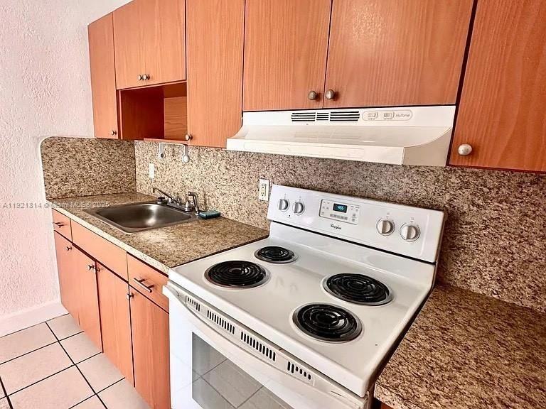 2731 Nw 27th St #2731B - Photo 5 of 10