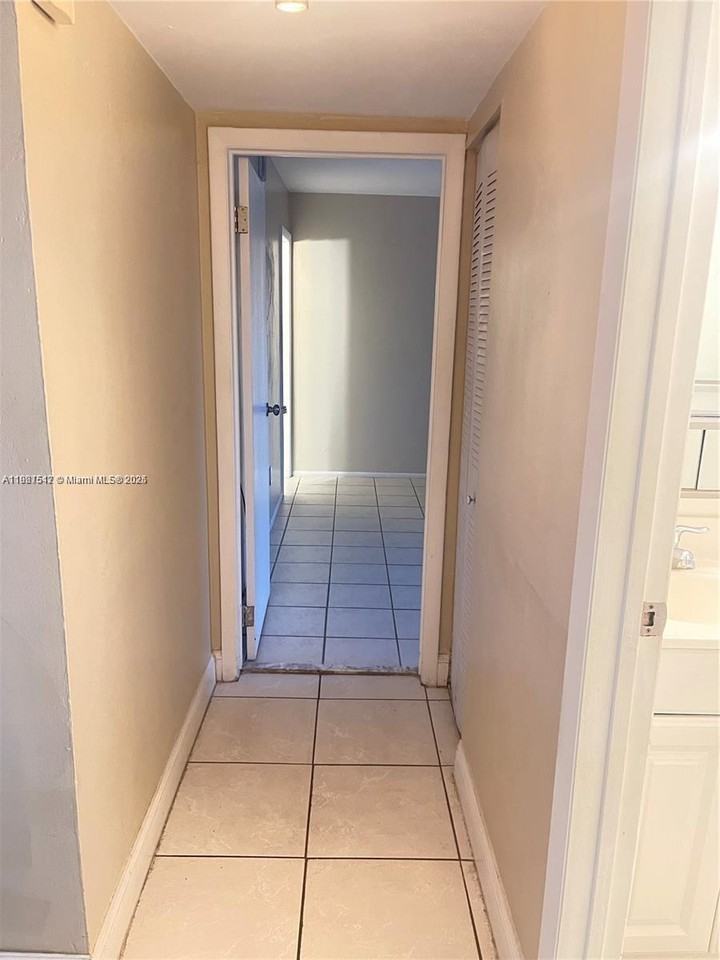 10383 N Kendall Dr #10383N5 - Photo 4 of 9