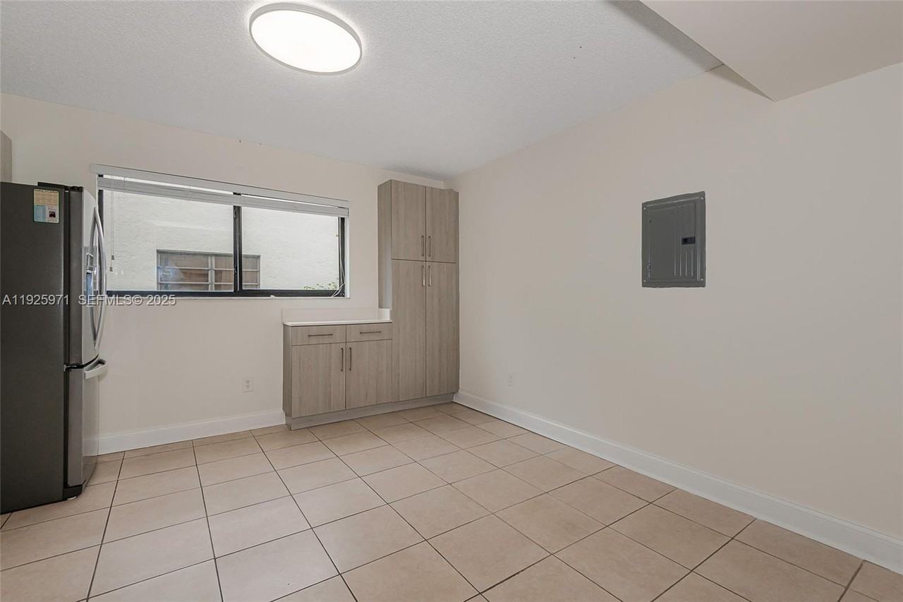 Hialeah Dr #1771-1 - Photo 3 of 27