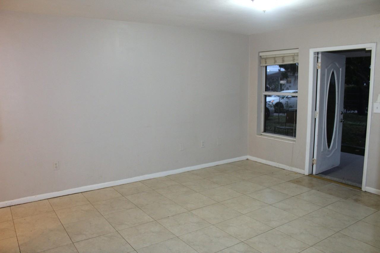 4434 Venus Ave #4434A - Photo 6 of 9