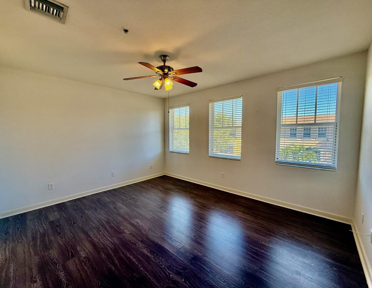 870 Marina Del Ray Ln #870-4 - Photo 5 of 22