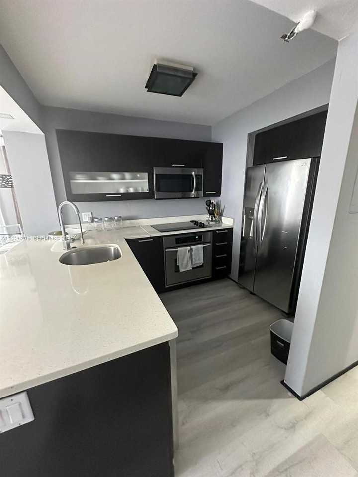 800 N Miami Ave #800E1704 - Photo 2 of 7