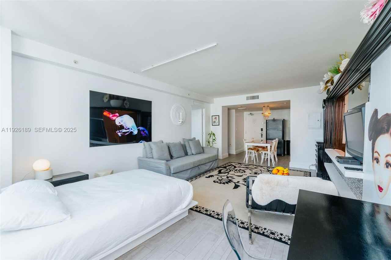 1100 West Ave #1100-1004 - Photo 5 of 22