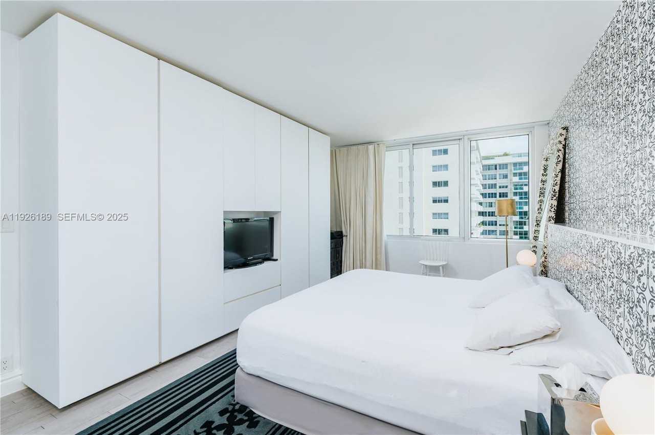 1100 West Ave #1100-1004 - Photo 6 of 22