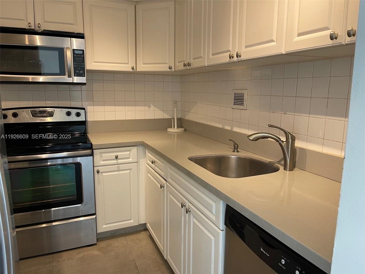 1000 West Ave #1000-409 - Photo 4 of 10