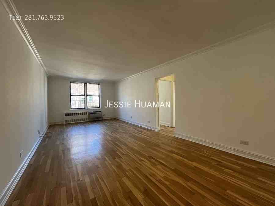 305 W 13th St #6 - Photo 2 of 7