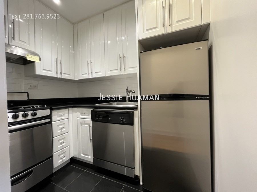 305 W 13th St #6 - Photo 4 of 7